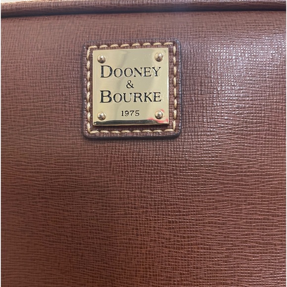 Dooney & Bourke Saffiano Sawyer shoulder bag - Picture 4 of 9